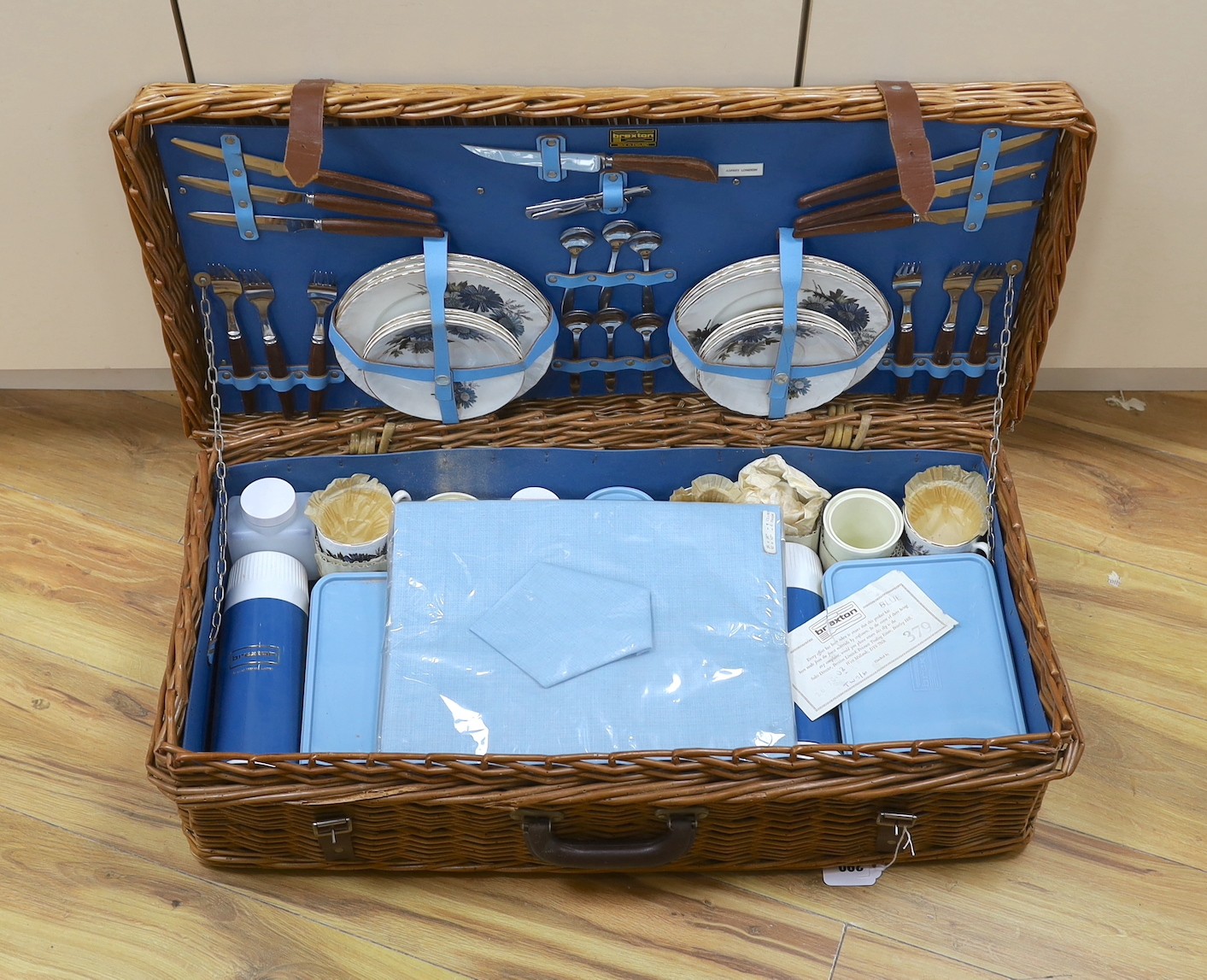 A Bexton Asprey picnic hamper 6 persons